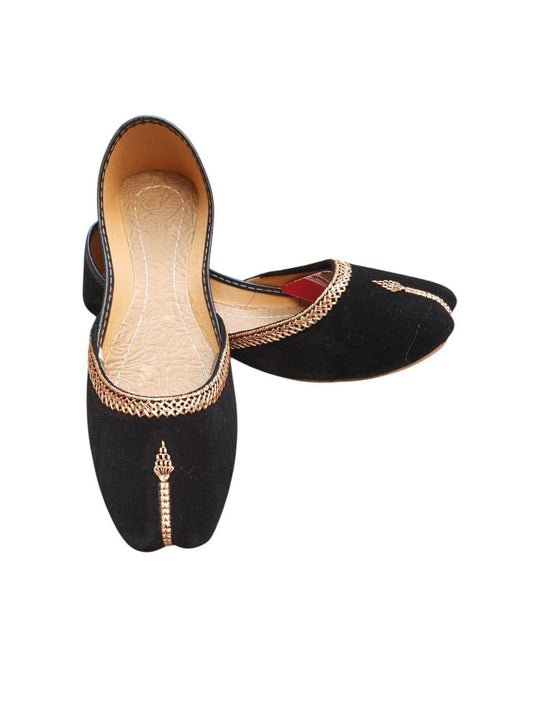Stylish leather Women's Khussa - 1 Pair with Elegant Thread Work